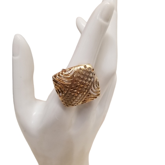 VINTAGE GOLDPLATED STEEL STATEMENT RING - Picture 3 of 6